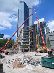 Abrissarbeiten Kranarbeiten Mobilkrane Bankgebäude Frankfurt Autodienst West Eisele