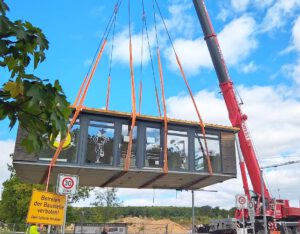 Container versetzen mit Mobilkran von Autodienst West