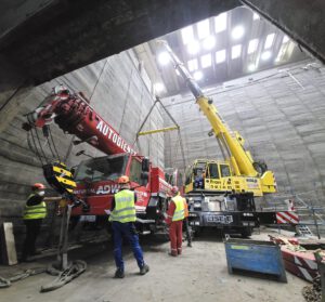 Kranarbeiten Frankfurt Sanierung Müllbunker MHKW ADW Eisele