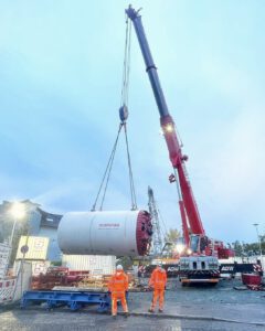 Schwerlastarbeiten Bohrkopf verheben Mobilkran mieten Autodienst West