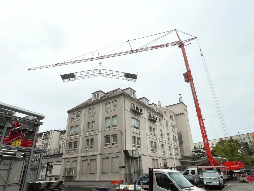 Montage im Rechnzentrum einer Bandschutzwand durch Autpdienst West mit MK 140