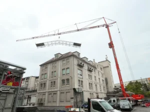 Montage im Rechnzentrum einer Bandschutzwand durch Autpdienst West mit MK 140