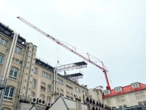 Montage durch Lift 6 Shift Team von Autodienst West Kranvermietung Mobilbaukran