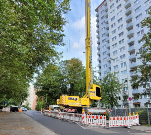 Montage Richtfunk Mobilbaukran Frankfurt Börse