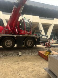 Stahltreppenmontage Schwerlast-Kranarbeiten LTC 1050-3.1 Flughafen Frankfurt