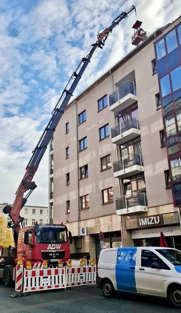 Ventilatorentausch in Frankfurt mit LKW Ladekran von Autodienst West