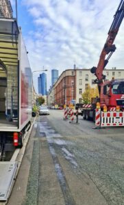 Verntilatorentausch in Innenstadt in Frankfurt mit LKW Ladekran von Autodienst West